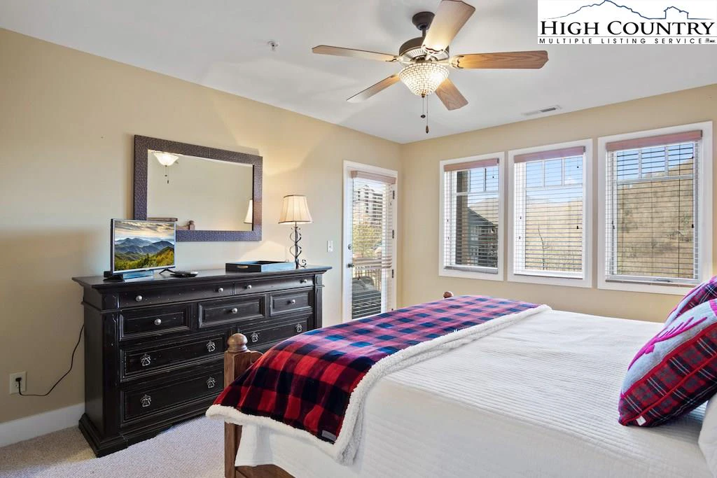 Image number 4 for the current listing