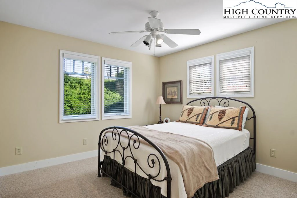 Image number 5 for the current listing