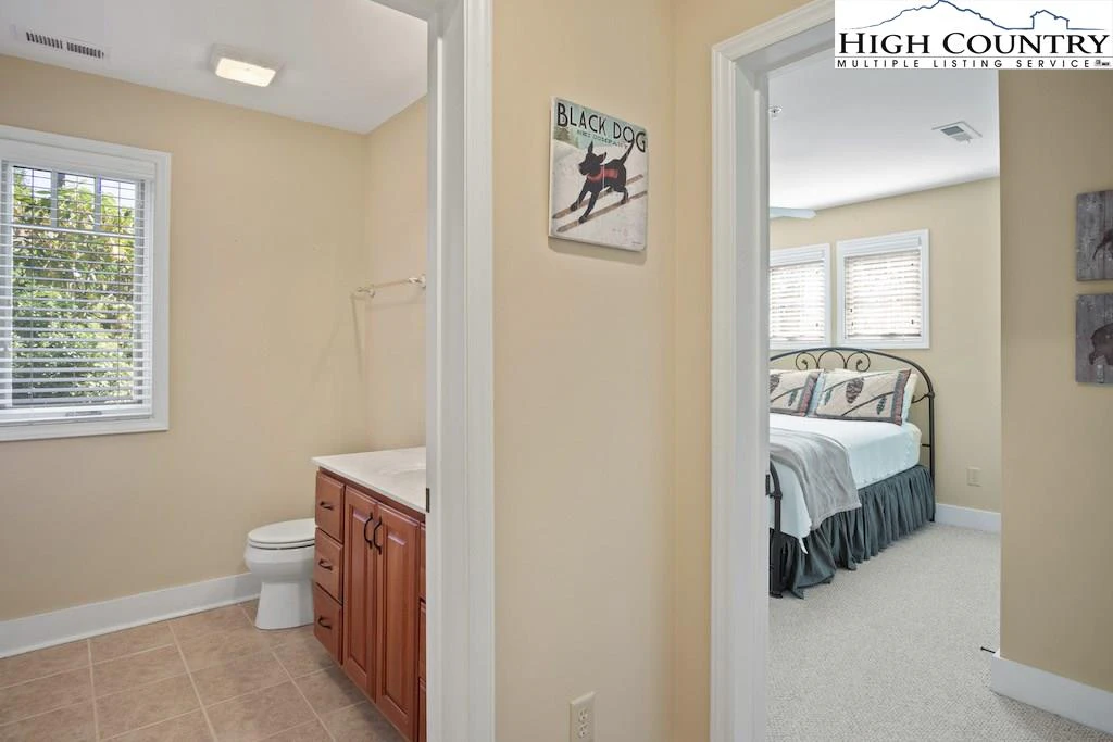 Image number 7 for the current listing