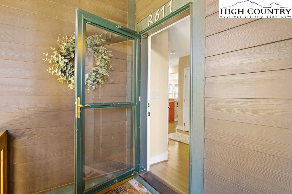 Image number 9 for the current listing