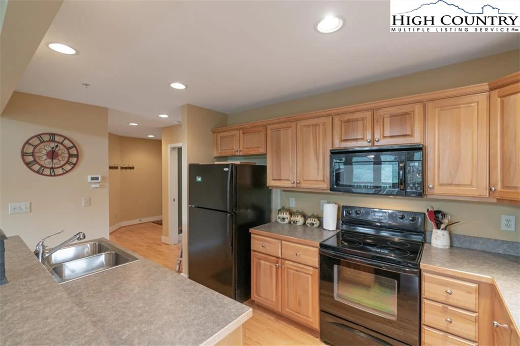 Image number 21 for the current listing