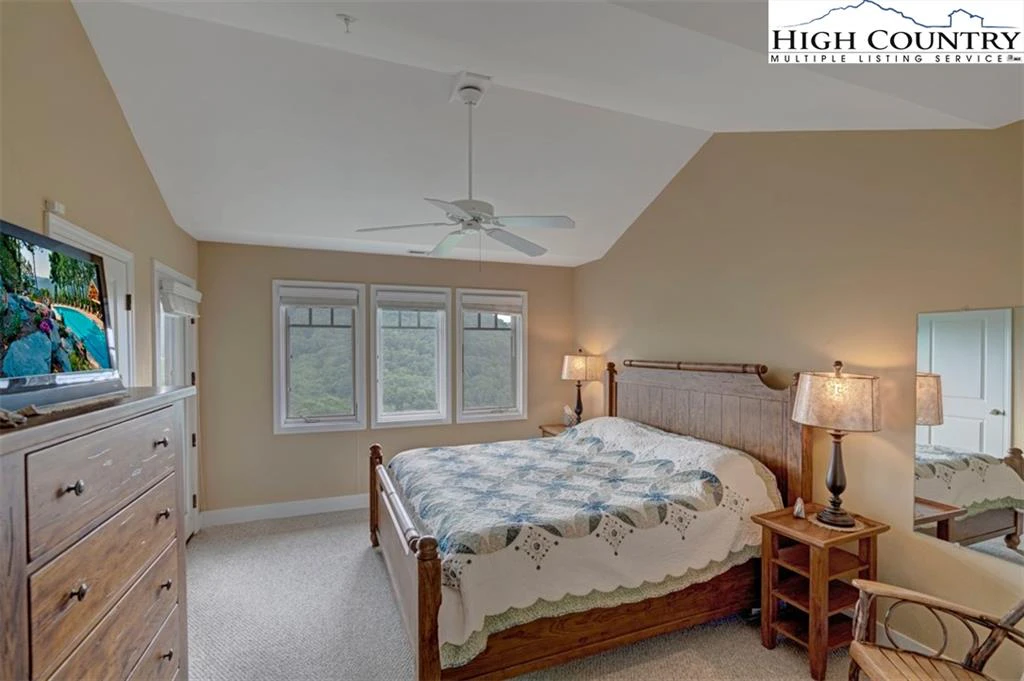 Image number 2 for the current listing
