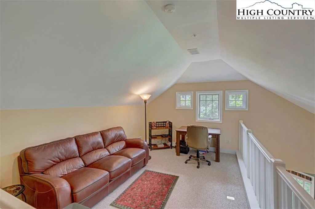 Image number 10 for the current listing