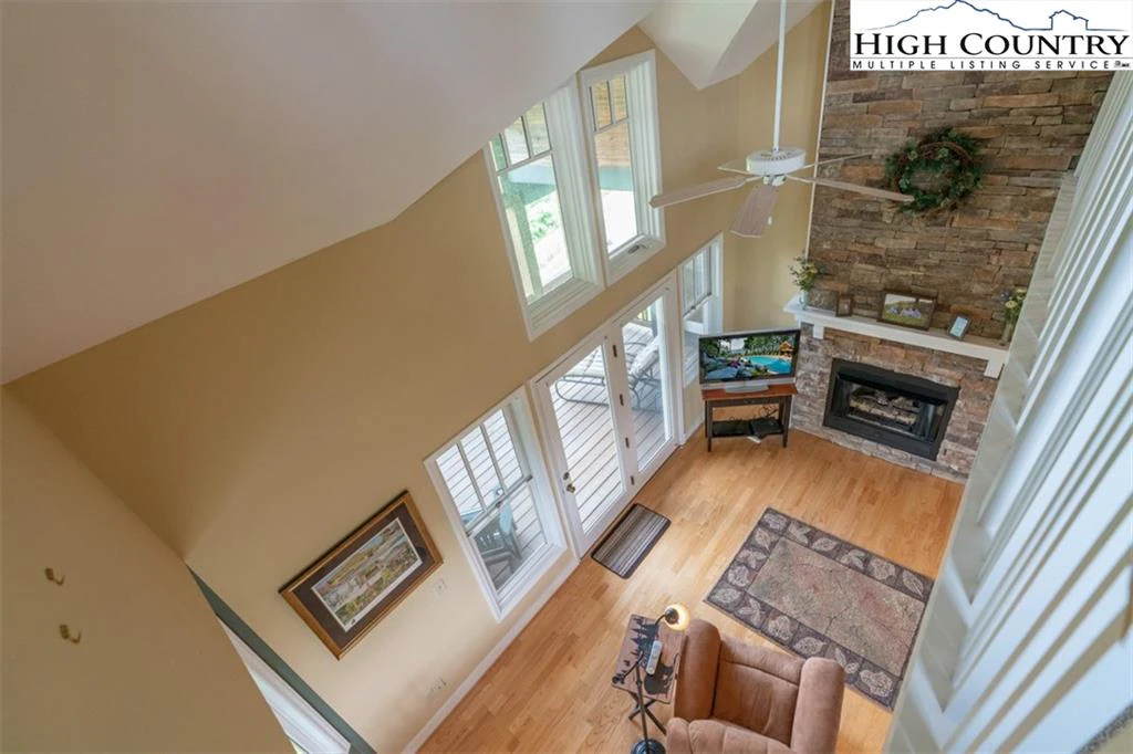 Image number 9 for the current listing