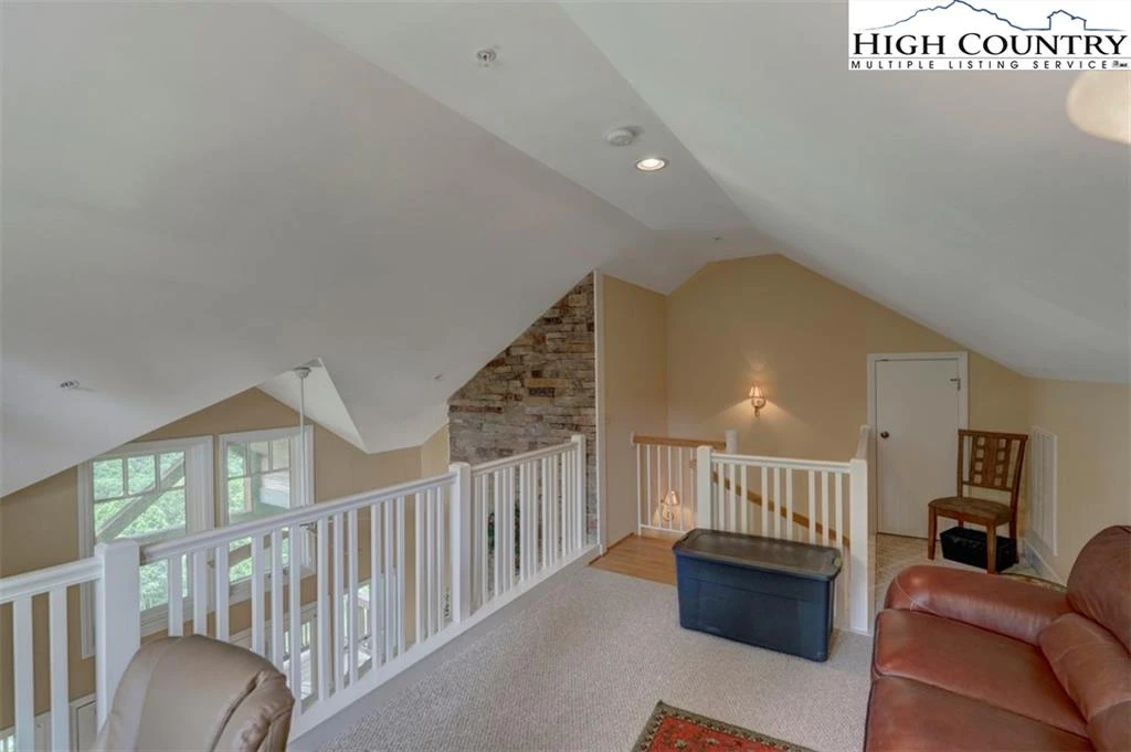 Image number 8 for the current listing