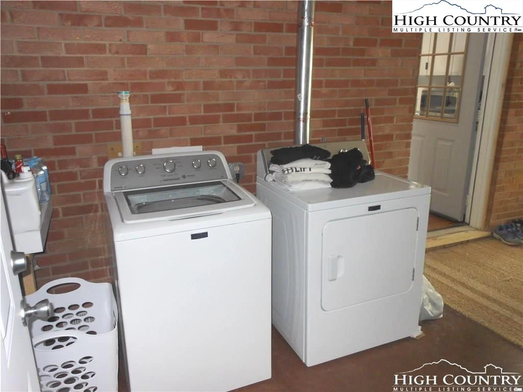 Image number 3 for the current listing