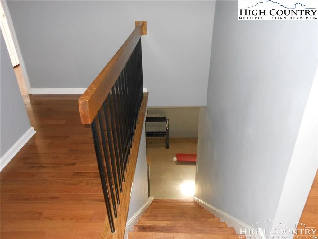 Image number 5 for the current listing