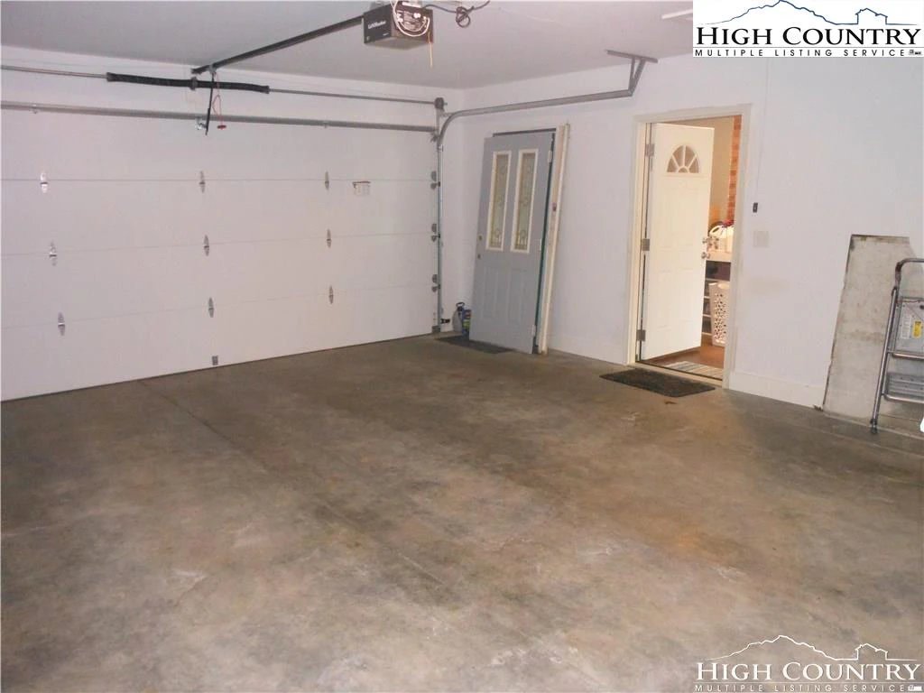 Image number 12 for the current listing