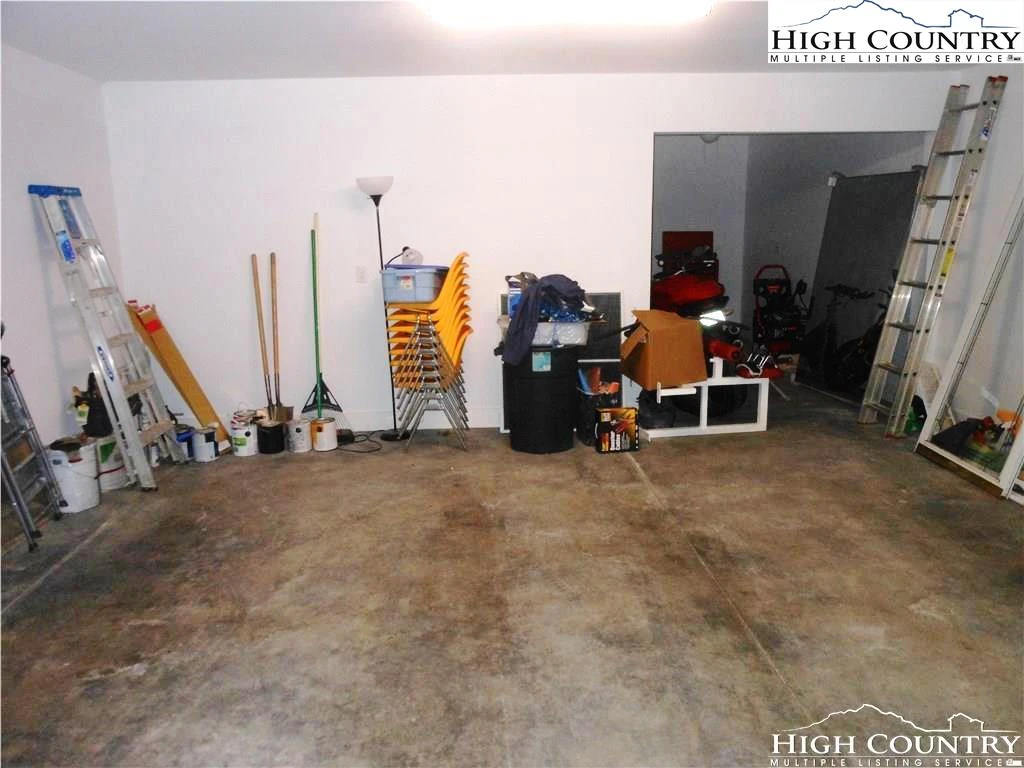 Image number 13 for the current listing