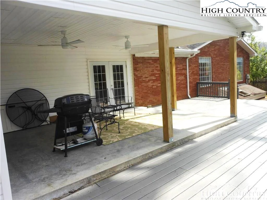 Image number 16 for the current listing