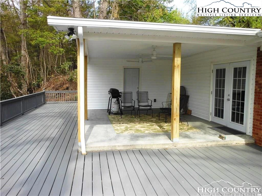 Image number 17 for the current listing