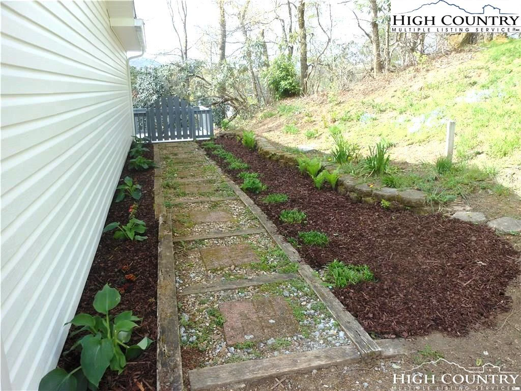 Image number 18 for the current listing