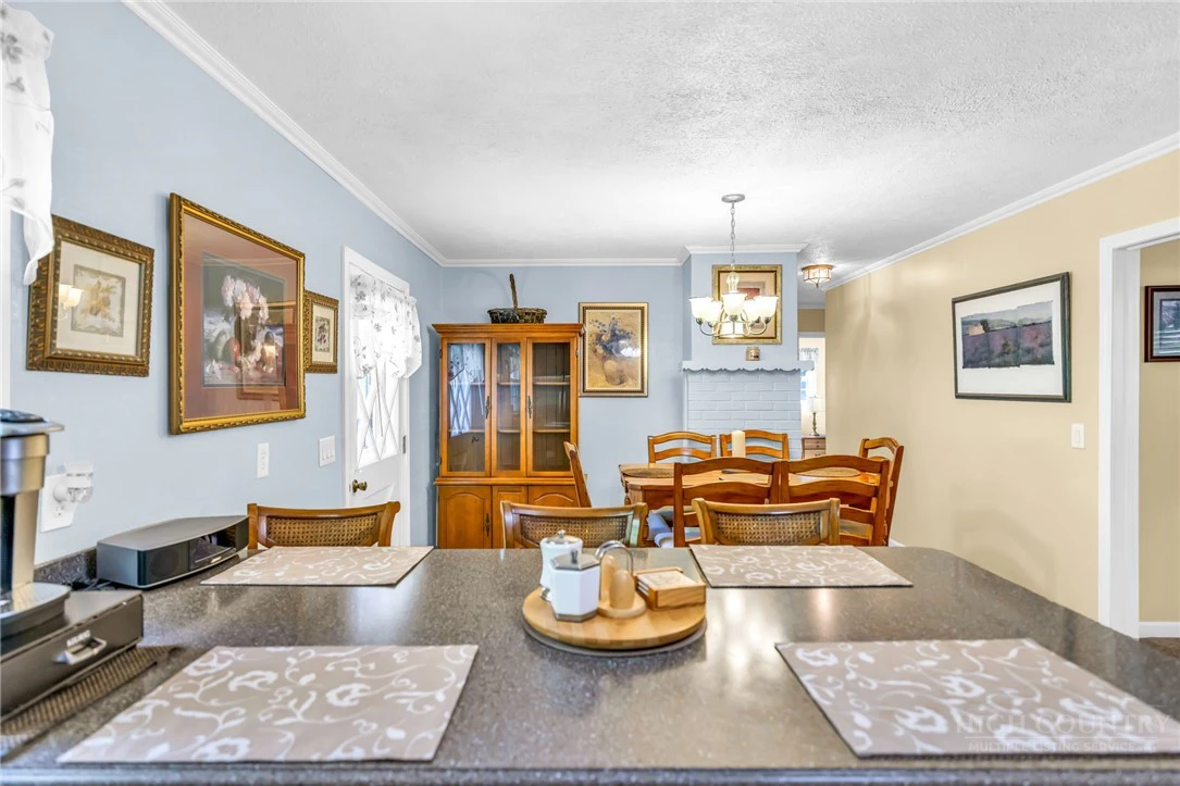 Image number 17 for the current listing