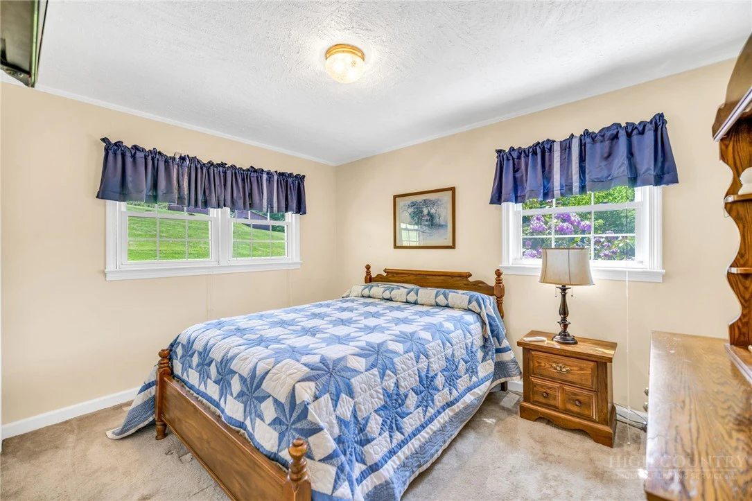 Image number 7 for the current listing