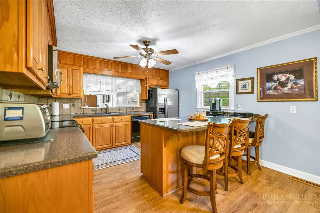 Image number 16 for the current listing