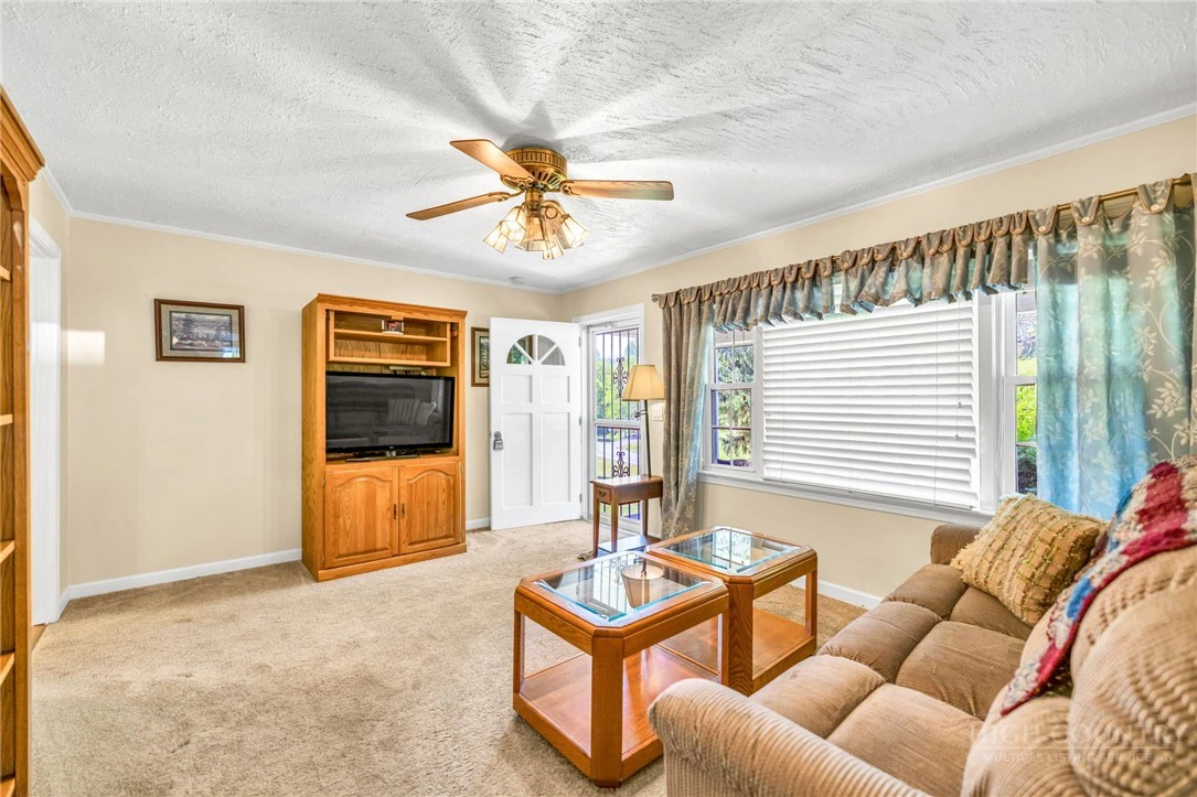 Image number 12 for the current listing