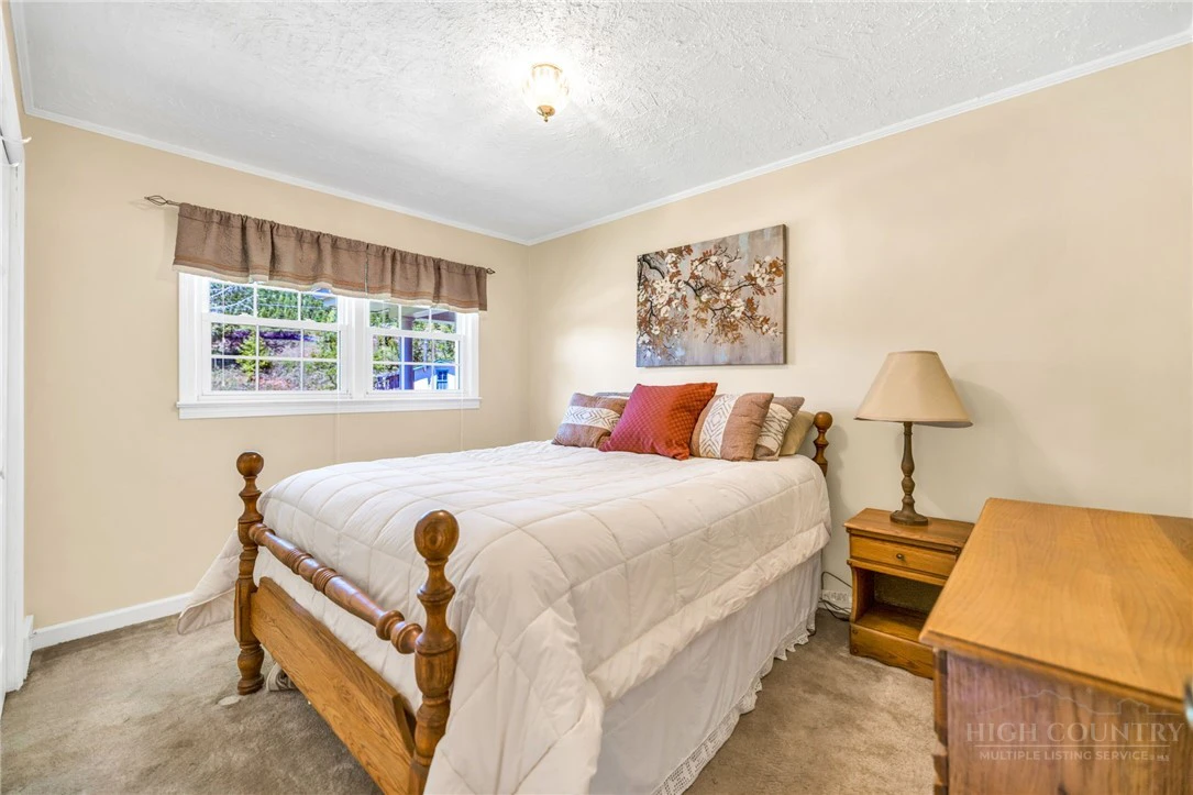 Image number 10 for the current listing
