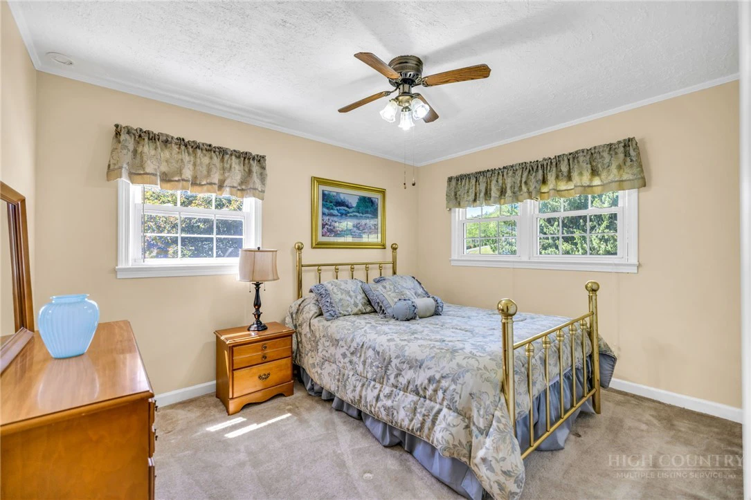 Image number 9 for the current listing
