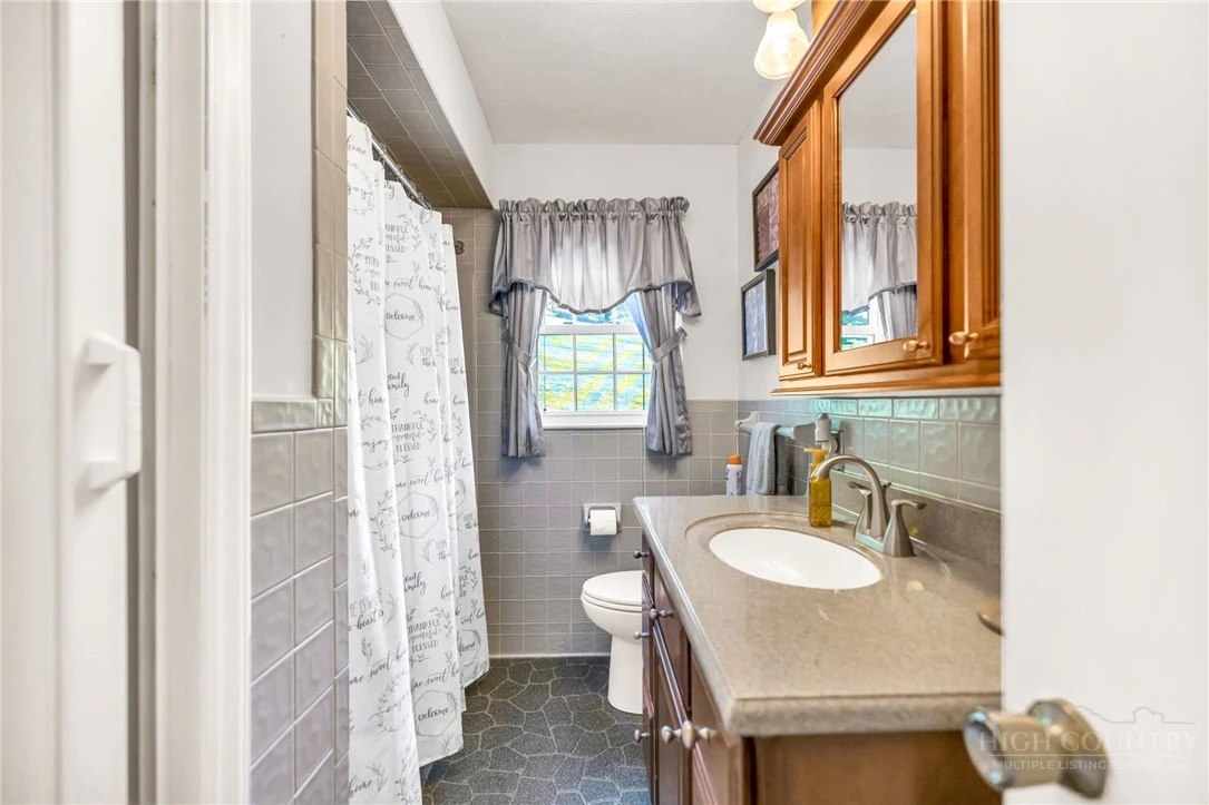 Image number 8 for the current listing
