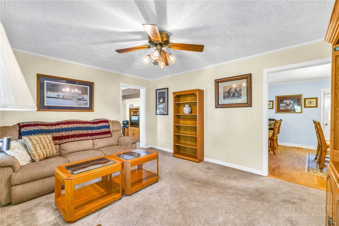 Image number 13 for the current listing