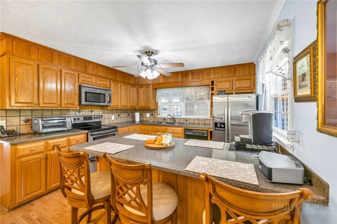 Image number 18 for the current listing