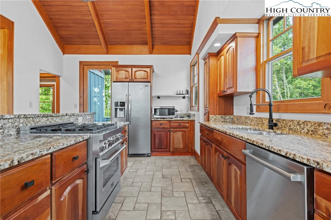 Image number 20 for the current listing