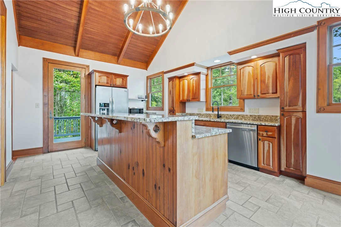 Image number 19 for the current listing