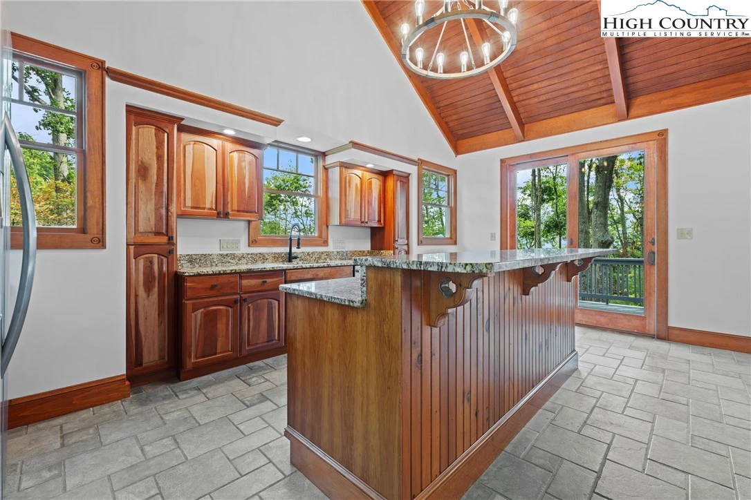 Image number 18 for the current listing