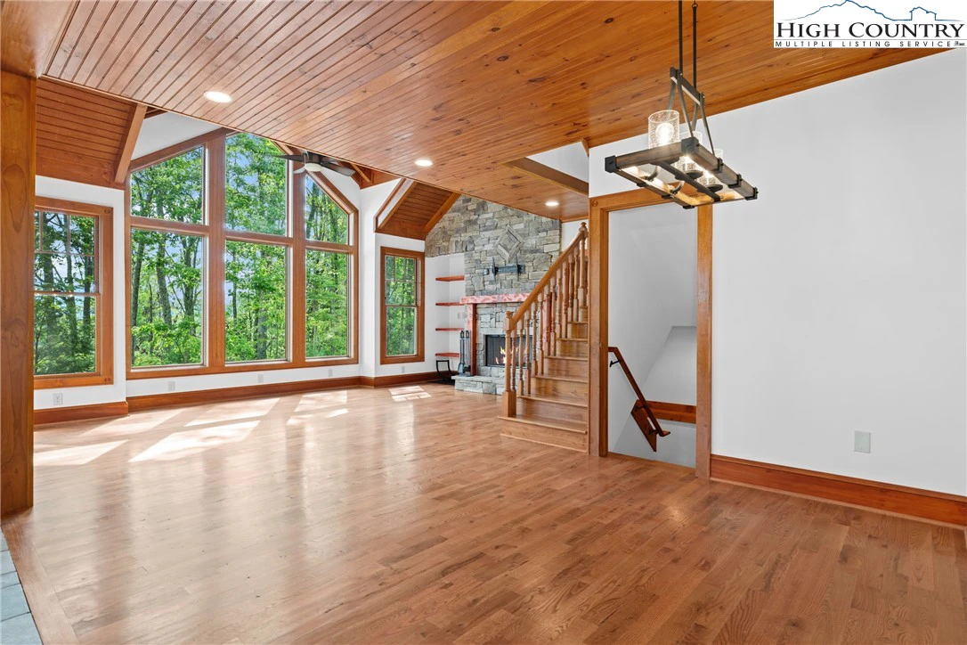 Image number 15 for the current listing