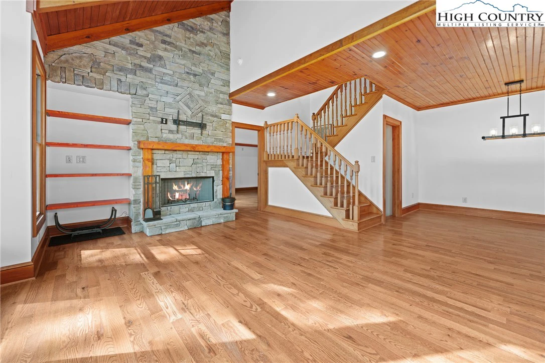 Image number 2 for the current listing