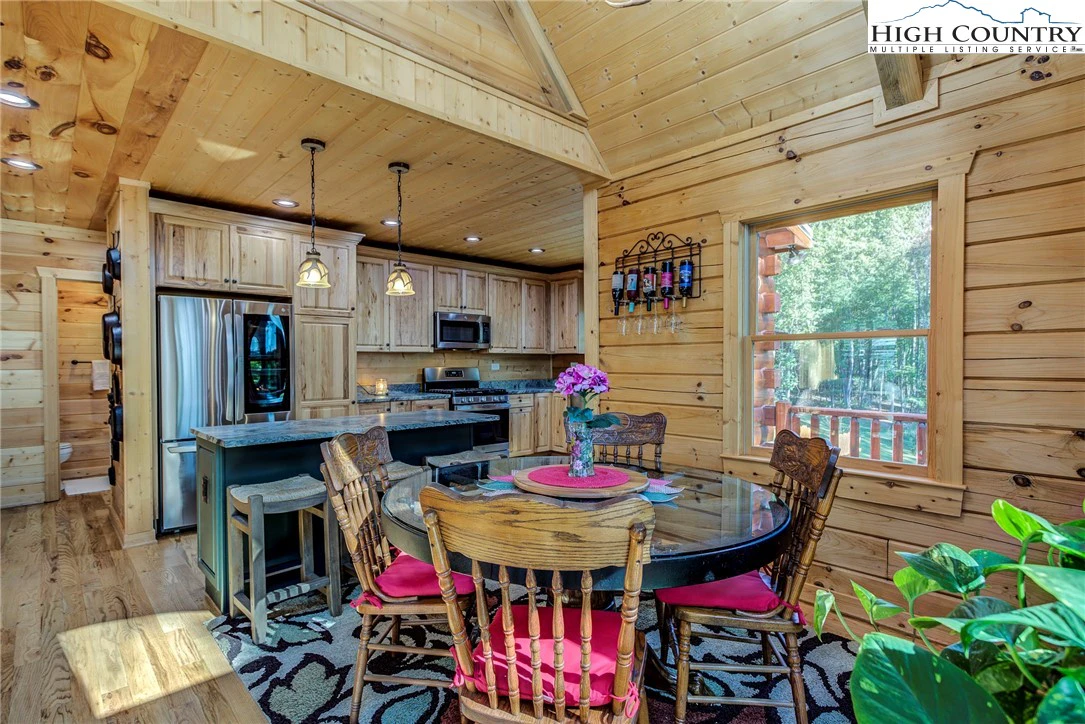 Image number 14 for the current listing