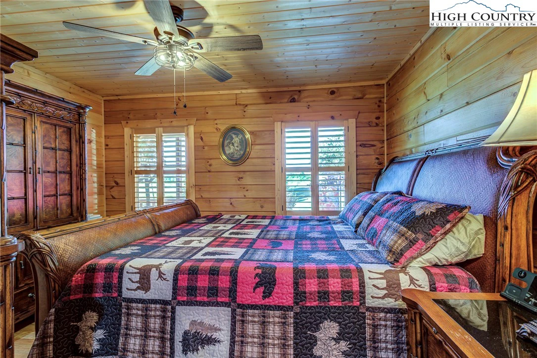 Image number 3 for the current listing