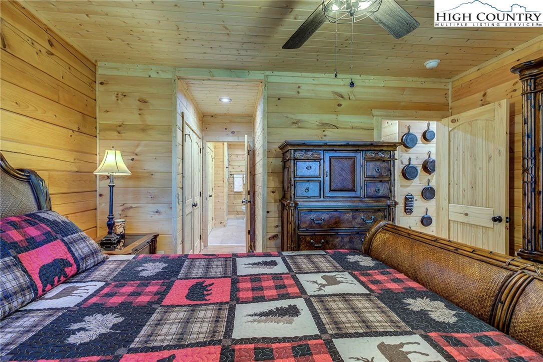 Image number 4 for the current listing