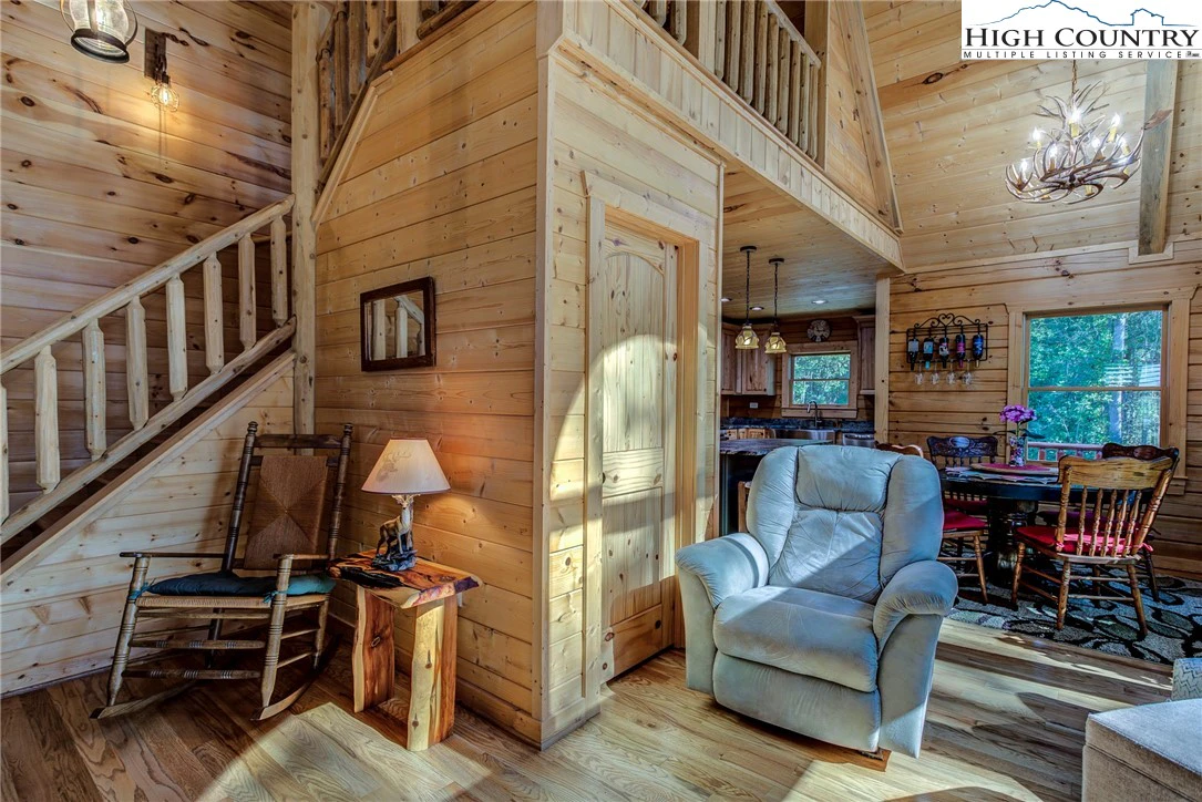 Image number 11 for the current listing