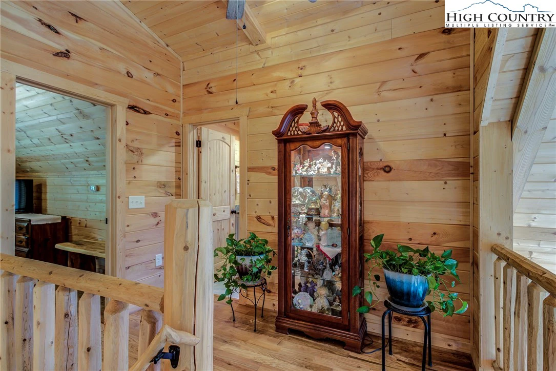 Image number 2 for the current listing