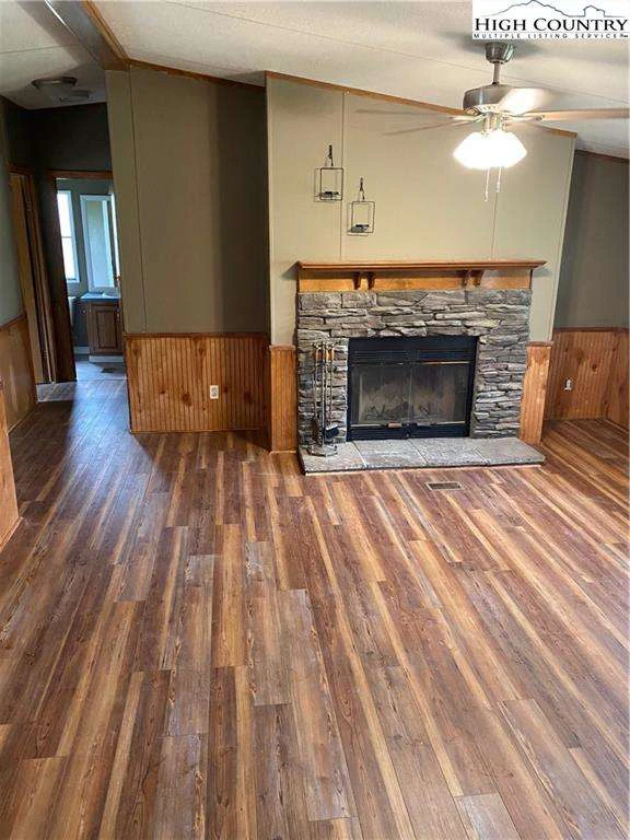 Image number 14 for the current listing