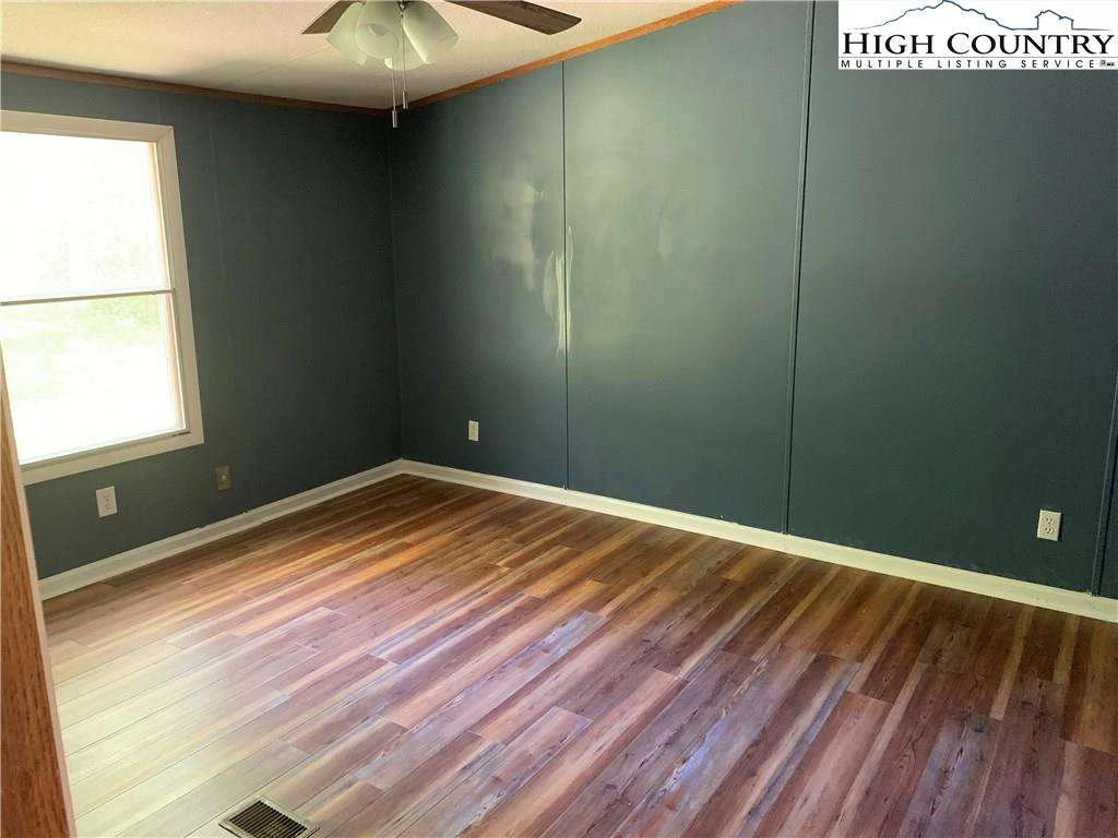 Image number 7 for the current listing