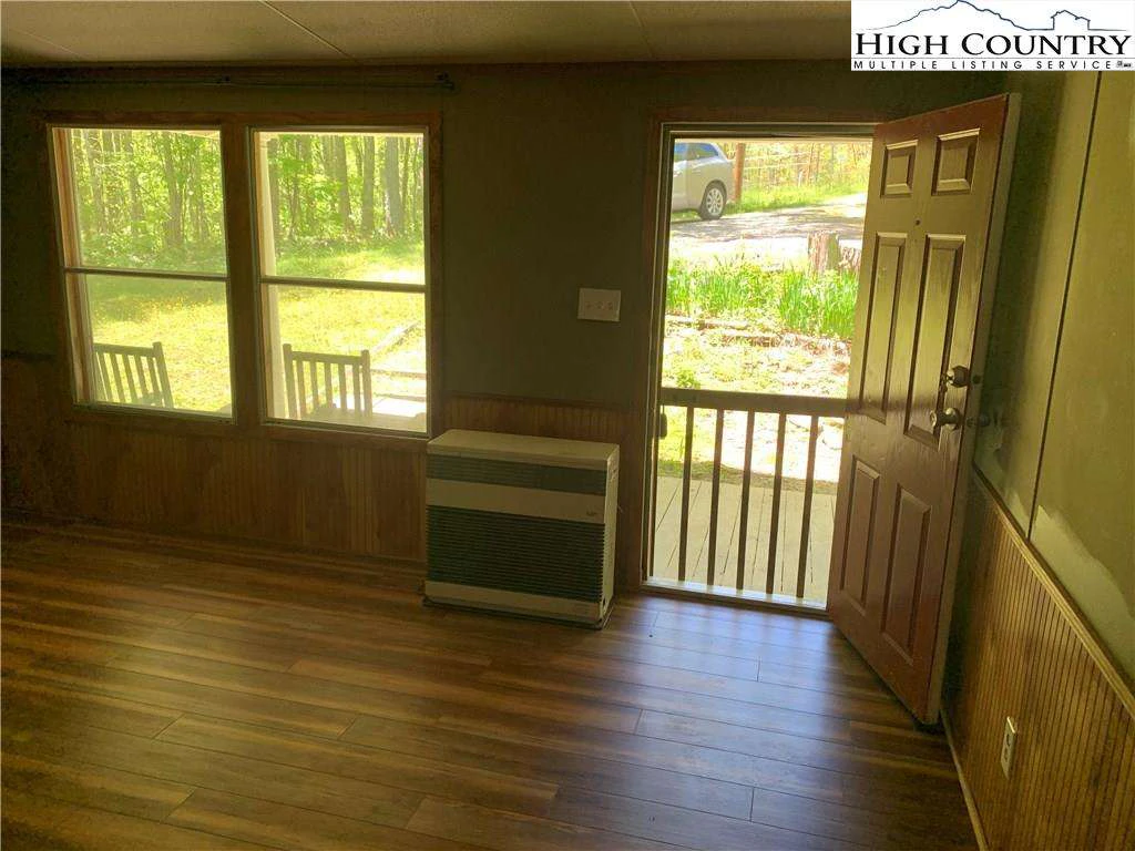 Image number 8 for the current listing