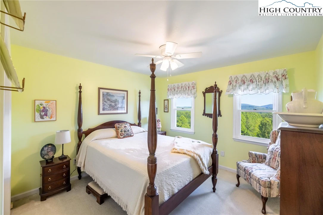 Image number 3 for the current listing