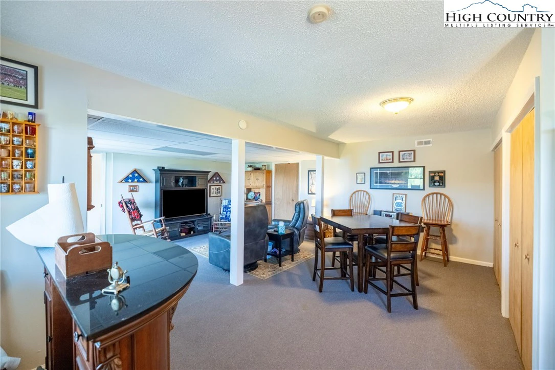 Image number 8 for the current listing