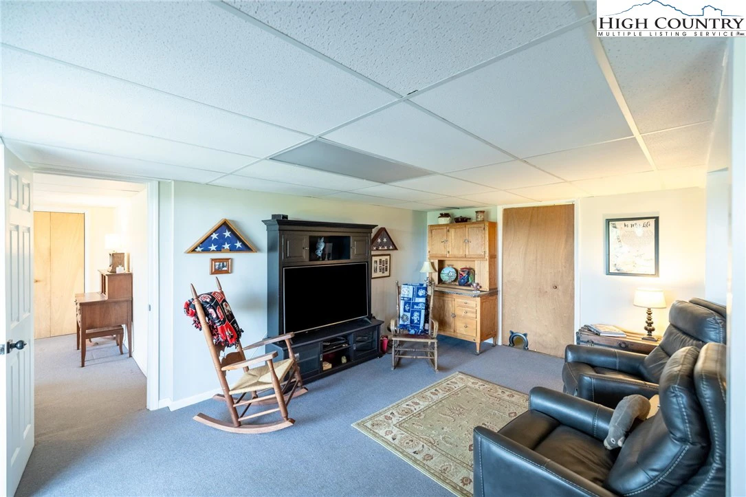 Image number 9 for the current listing