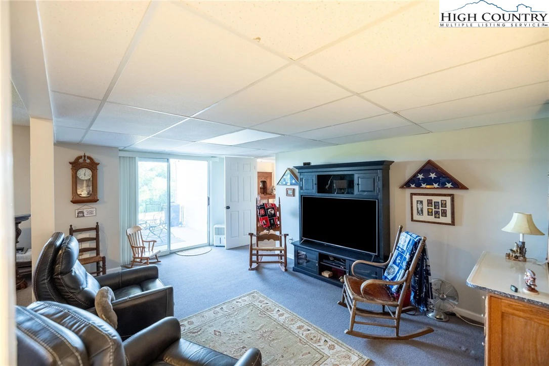 Image number 10 for the current listing