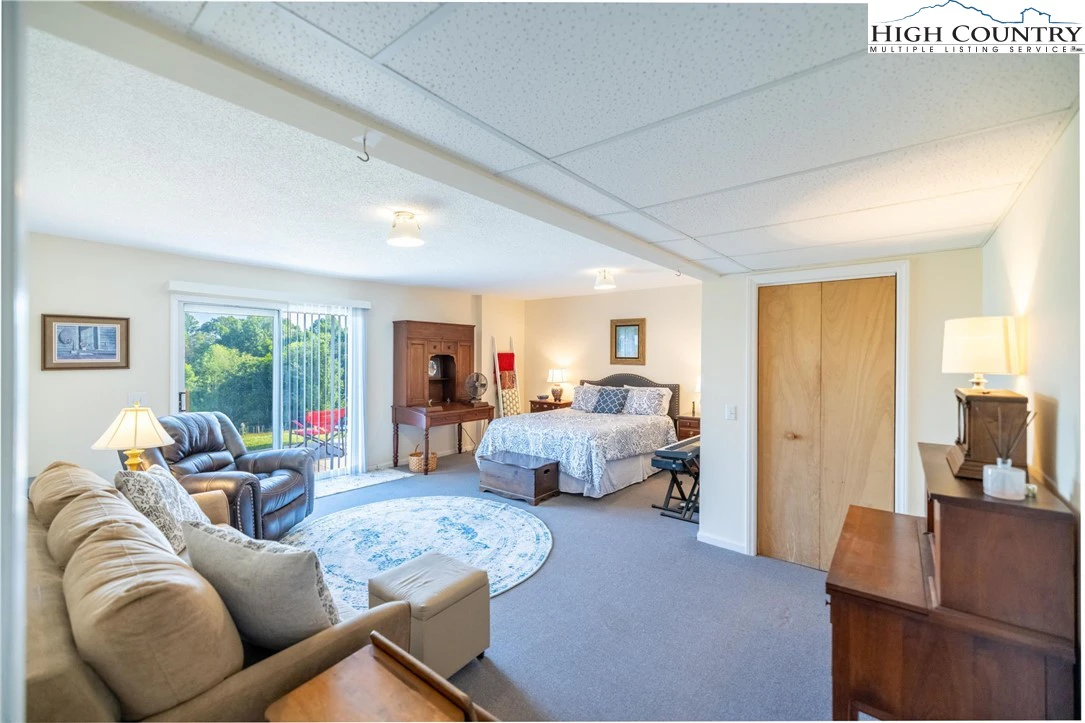 Image number 11 for the current listing