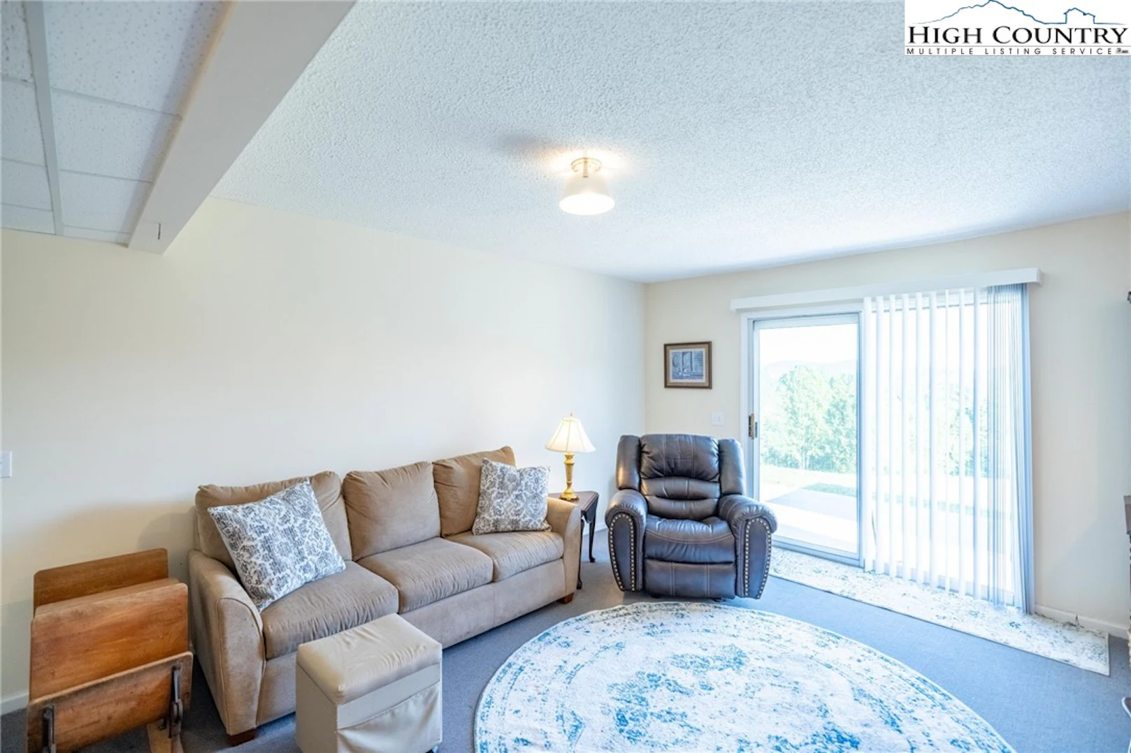 Image number 2 for the current listing