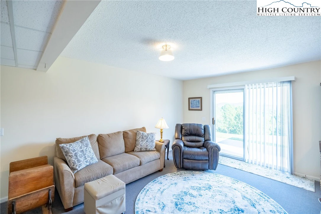 Image number 2 for the current listing