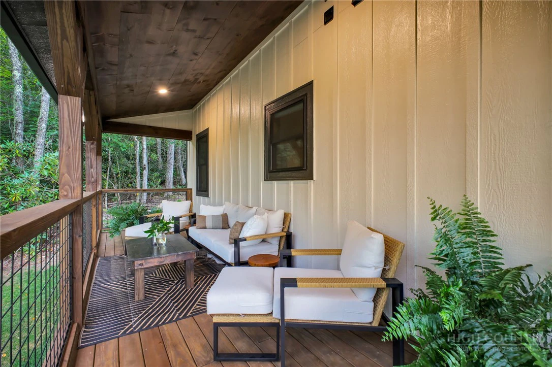 Image number 8 for the current listing