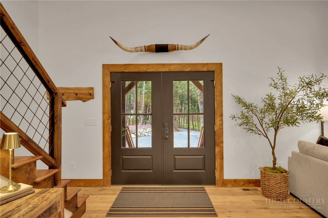 Image number 9 for the current listing