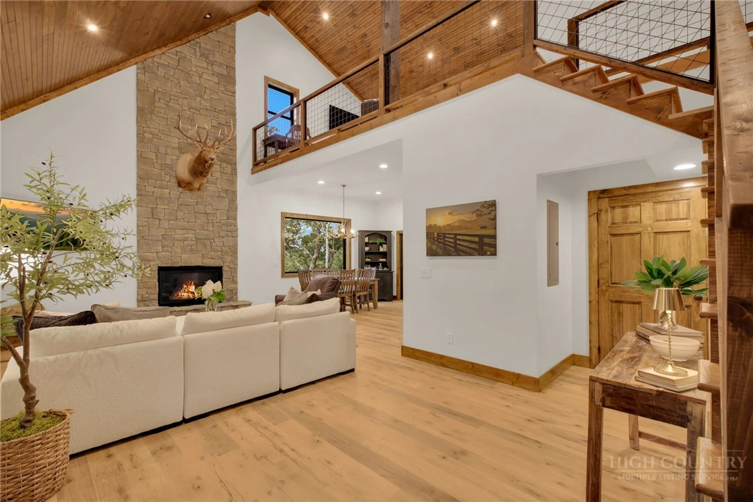 Image number 10 for the current listing