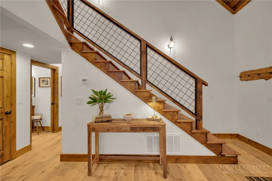 Image number 12 for the current listing