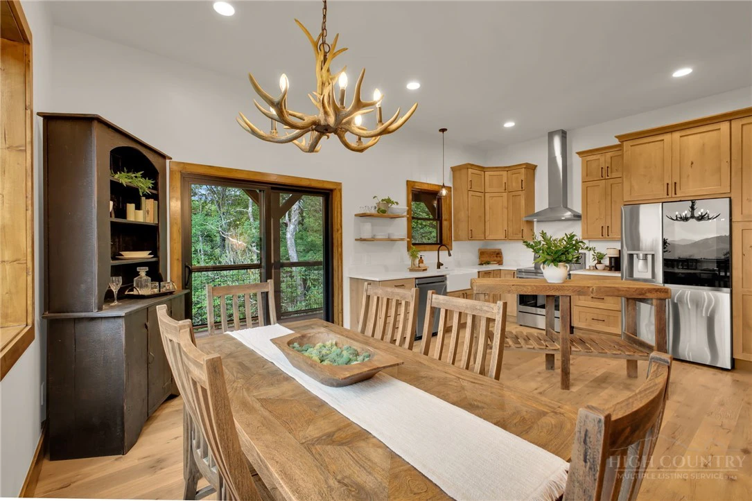 Image number 15 for the current listing